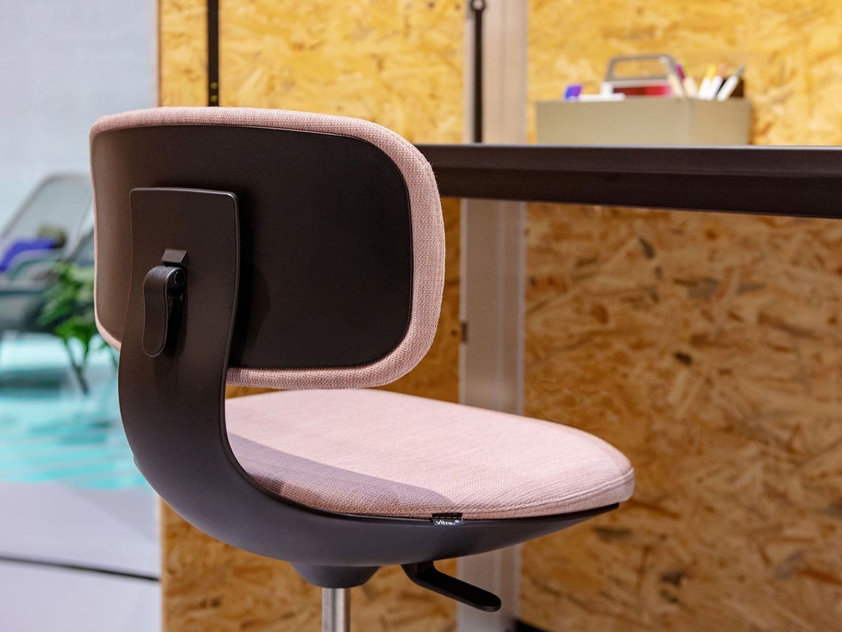 【ヴィトラ/Vitra / GOODS】のRookie / ルーキー インテリア・キッズ・メンズ・レディースファッション・服の通販 founy(ファニー) 　コンパクト　Compact, Small Size　シンプル　Simple, Minimal　デスク　Desk, Work Desk　フレーム　Frame, Outline　送料無料　Free Shipping　ホーム・キャンプ・アウトドア・お取り寄せ　Home Living / Home & Lifestyle / Camping Gear / Outdoor Camping　家具・インテリア　Home Furniture & Interior. Stylish & Functional Living Spaces　チェア・椅子　Seating & Chairs　オフィスチェア・在宅ワーク用チェア　Office & Desk Chairs　参考イメージ|ID: prp329100004920820 ipo3291000000036916734