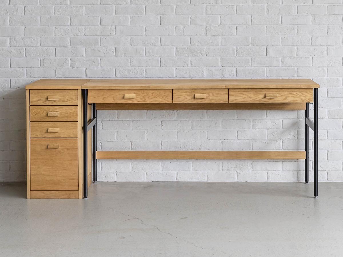 【イージーライフ/Easy Life / GOODS】のGAKUTO DESK / ガクト デスク 幅150cm インテリア・キッズ・メンズ・レディースファッション・服の通販 founy(ファニー) 　シンプル　Simple, Minimal　ステーショナリー　Stationery, Office Supplies　デスク　Desk, Work Desk　ベビー　Baby, Babywear　ホーム・キャンプ・アウトドア・お取り寄せ　Home Living / Home & Lifestyle / Camping Gear / Outdoor Camping　家具・インテリア　Home Furniture & Interior. Stylish & Functional Living Spaces　キッズ家具　Children's Furniture & Storage　キッズデスク・学習テーブル・幼児用机　Kids Desk / Study Table for Kids / Toddler Table Set　組合せ例:デスク 幅150cm(本商品)、ワゴン 4段|ID: prp329100004921180 ipo3291000000036919689