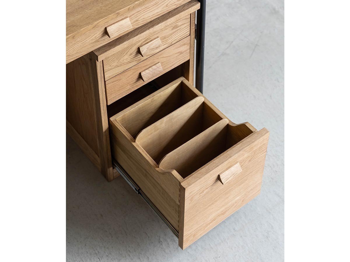 【イージーライフ/Easy Life / GOODS】のGAKUTO WAGON / ガクト ワゴン 3段 インテリア・キッズ・メンズ・レディースファッション・服の通販 founy(ファニー) 　デスク　Desk, Work Desk　ホーム・キャンプ・アウトドア・お取り寄せ　Home Living / Home & Lifestyle / Camping Gear / Outdoor Camping　家具・インテリア　Home Furniture & Interior. Stylish & Functional Living Spaces　デスク・机　Study & Work Desks　デスクワゴン・サイドワゴン　Mobile Pedestal /Office Cart　最下段の引出しには仕切り板が付いています。|ID: prp329100004921228 ipo3291000000036920168