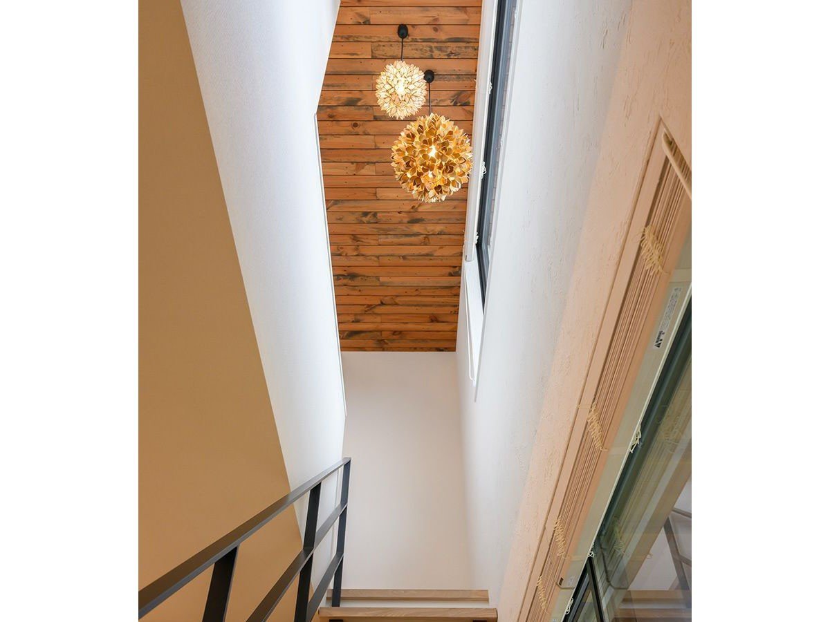 【カジャ/KAJA / GOODS】のShell Flower Lamp / シェル フラワーランプ Lサイズ インテリア・キッズ・メンズ・レディースファッション・服の通販 founy(ファニー) 　おすすめ　Recommended / Our Picks　バランス　Balance, Style Balance　フラワー　Flower, Floral　ホーム・キャンプ・アウトドア・お取り寄せ　Home Living / Home & Lifestyle / Camping Gear / Outdoor Camping　家具・インテリア　Home Furniture & Interior. Stylish & Functional Living Spaces　ライト・照明　Lamps & Lighting Fixtures　ペンダントライト・吊り下げ照明　Pendant Light / Hanging Light Fixture　吹き抜けなど高さのあるスペースでも美しい存在感を放ちます。|ID: prp329100004921720 ipo3291000000036927475