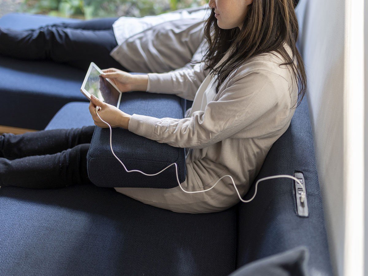 【フミ/Fumi / GOODS】のクッションでくつろぐソファ / クッションでくつろぐソファ ワイド インテリア・キッズ・メンズ・レディースファッション・服の通販 founy(ファニー) 　クッション　Cushion, Throw Pillow　スマート　Smart, Elegant　ロング　Long, Long-Length　ワイド　Wide, Wide Fit　ワーク　Workwear, Utility Style　ホーム・キャンプ・アウトドア・お取り寄せ　Home Living / Home & Lifestyle / Camping Gear / Outdoor Camping　家具・インテリア　Home Furniture & Interior. Stylish & Functional Living Spaces　その他 インテリア雑貨、家具　Home Decor & Furniture Extras　タブレットやスマートフォンを長時間使用する際には、腕を支えます。|ID: prp329100004922776 ipo3291000000036937401