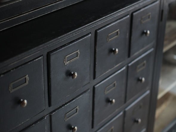 【ノットアンティークス/knot antiques / CRASH GATE / GOODS】のJOKER CABINET / ジョーカー キャビネット 下置き(左扉・右引出しタイプ) インテリア・キッズ・メンズ・レディースファッション・服の通販 founy(ファニー) 　アンティーク　Antique-Inspired　モチーフ　Motif, Design Theme　ホーム・キャンプ・アウトドア・お取り寄せ　Home Living / Home & Lifestyle / Camping Gear / Outdoor Camping　家具・インテリア　Home Furniture & Interior. Stylish & Functional Living Spaces　収納家具・キャビネット　Storage Furniture　収納キャビネット・扉付き棚　Cabinet / Storage Cabinet　参考イメージ|ID: prp329100004923519 ipo3291000000036943516