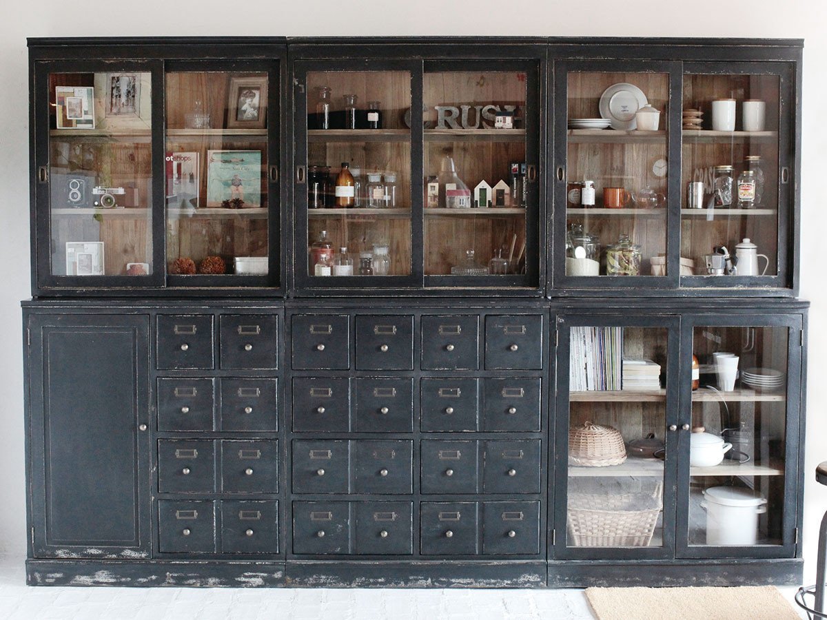 【ノットアンティークス/knot antiques / CRASH GATE / GOODS】のJOKER CABINET / ジョーカー キャビネット 下置き(引出しタイプ) インテリア・キッズ・メンズ・レディースファッション・服の通販 founy(ファニー) 　アンティーク　Antique-Inspired　モチーフ　Motif, Design Theme　ホーム・キャンプ・アウトドア・お取り寄せ　Home Living / Home & Lifestyle / Camping Gear / Outdoor Camping　家具・インテリア　Home Furniture & Interior. Stylish & Functional Living Spaces　収納家具・キャビネット　Storage Furniture　チェスト・収納引き出し　Drawers / Storage Chest　ホーム・キャンプ・アウトドア・お取り寄せ　Home Living / Home & Lifestyle / Camping Gear / Outdoor Camping　家具・インテリア　Home Furniture & Interior. Stylish & Functional Living Spaces　収納家具・キャビネット　Storage Furniture　収納キャビネット・扉付き棚　Cabinet / Storage Cabinet　同シリーズのデザイン違いを並べたり、上置きを合わせて高さを出してお使いいただくなど、シーンや用途に合|ID: prp329100004923751 ipo3291000000036945025