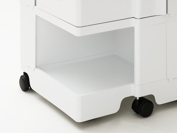 【ビーライン/B LINE / GOODS】のBoby Wagon / ボビーワゴン 3段4トレイ インテリア・キッズ・メンズ・レディースファッション・服の通販 founy(ファニー) 　イタリア　Italy　コレクション　Collection, Seasonal Line　テーブル　Table, Dining Table　デスク　Desk, Work Desk　ニューヨーク　New York, NYC Style　ポケット　Pocket, Pocket Detail　送料無料　Free Shipping　ホーム・キャンプ・アウトドア・お取り寄せ　Home Living / Home & Lifestyle / Camping Gear / Outdoor Camping　キッチン・ダイニング　Kitchen & Dining Essentials. Stylish & Functional Tableware　キッチン収納　Kitchen Storage　キッチン収納・食器棚・レンジ台　Kitchen Cabinet　トレイ下のフリースペースは、2面が開いているので取り出しも簡単です。|ID: prp329100004925372 ipo3291000000036960158