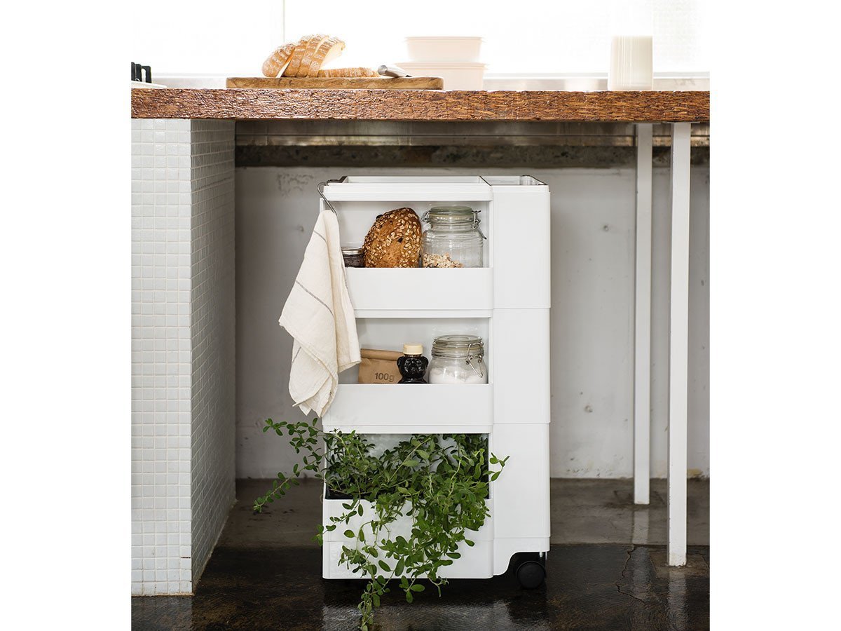 【ビーライン/B LINE / GOODS】のBoby Wagon / ボビーワゴン 3段3トレイ インテリア・キッズ・メンズ・レディースファッション・服の通販 founy(ファニー) 　イタリア　Italy　コレクション　Collection, Seasonal Line　テーブル　Table, Dining Table　デスク　Desk, Work Desk　ニューヨーク　New York, NYC Style　ポケット　Pocket, Pocket Detail　送料無料　Free Shipping　ホーム・キャンプ・アウトドア・お取り寄せ　Home Living / Home & Lifestyle / Camping Gear / Outdoor Camping　家具・インテリア　Home Furniture & Interior. Stylish & Functional Living Spaces　デスク・机　Study & Work Desks　デスクワゴン・サイドワゴン　Mobile Pedestal /Office Cart　ホーム・キャンプ・アウトドア・お取り寄せ　Home Living / Home & Lifestyle / Camping Gear / Outdoor Camping　家具・インテリア　Home Furniture & Interior. Stylish & Functional Living Spaces　収納家具・キャビネット　Storage Furniture　チェストワゴン・移動式収納　Mobile Wagon　Photo:Masatoshi Takahashi, Styling:Yumi Nakata|ID: prp329100004925386 ipo3291000000036960279