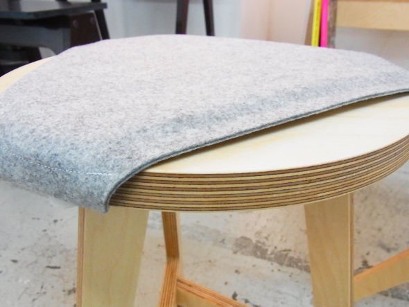 【アボード/abode / GOODS】のF2A / エフツーエー インテリア・キッズ・メンズ・レディースファッション・服の通販 founy(ファニー) 　送料無料　Free Shipping　カラフル　Colorful Design　フェルト　Felt, Felt Fabric　軽量　Lightweight, Ultra Light　ホーム・キャンプ・アウトドア・お取り寄せ　Home Living / Home & Lifestyle / Camping Gear / Outdoor Camping　家具・インテリア　Home Furniture & Interior. Stylish & Functional Living Spaces　チェア・椅子　Seating & Chairs　スツール・バースツール　Stools & Bar Stools　フェルト地のパッドはウレタン入りでやや厚みがあります。|ID: prp329100004927546 ipo3291000000036974480