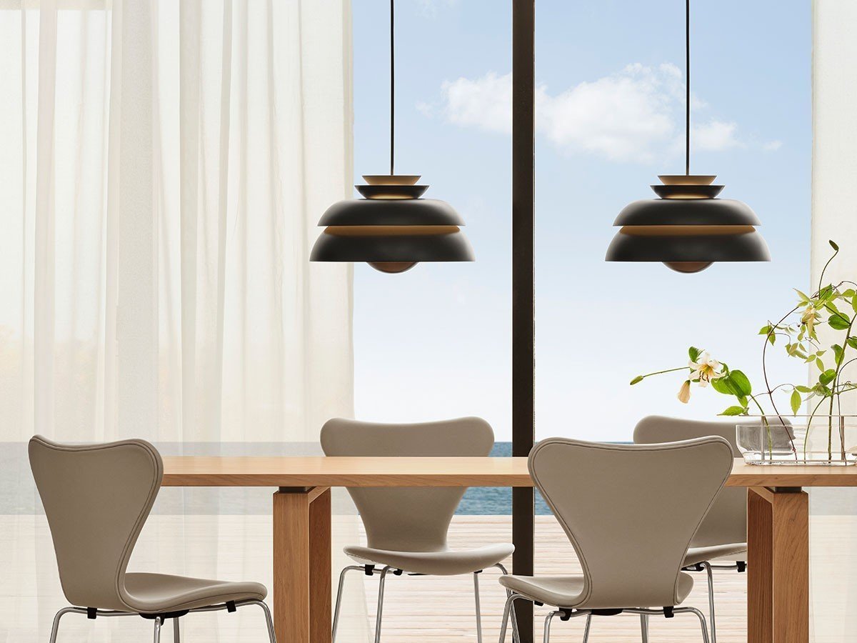 【フリッツ ハンセン/FRITZ HANSEN / GOODS】のSERIES 7 / セブンチェア フルパディング エッセンシャルレザー 3107 インテリア・キッズ・メンズ・レディースファッション・服の通販 founy(ファニー) 　クッション　Cushion, Throw Pillow　テーブル　Table, Dining Table　送料無料　Free Shipping　ホーム・キャンプ・アウトドア・お取り寄せ　Home Living / Home & Lifestyle / Camping Gear / Outdoor Camping　家具・インテリア　Home Furniture & Interior. Stylish & Functional Living Spaces　チェア・椅子　Seating & Chairs　ダイニングチェア・木製チェア　Dining Chairs　張地:ライトグレー、脚部:クローム仕上|ID: prp329100004927767 ipo3291000000036976918