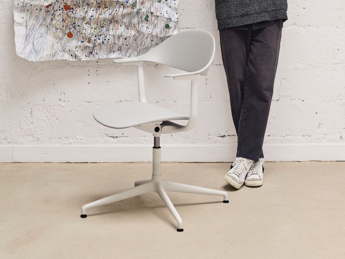 【ヴィトラ/Vitra / GOODS】のMynt / ミント プラスチック 4スターベース グライド インテリア・キッズ・メンズ・レディースファッション・服の通販 founy(ファニー) 　シンプル　Simple, Minimal　テーブル　Table, Dining Table　バランス　Balance, Style Balance　フォルム　Silhouette, Form　フランス　France, French　送料無料　Free Shipping　ビジネス 仕事 通勤　Business / Work / Commuting　ホーム・キャンプ・アウトドア・お取り寄せ　Home Living / Home & Lifestyle / Camping Gear / Outdoor Camping　家具・インテリア　Home Furniture & Interior. Stylish & Functional Living Spaces　チェア・椅子　Seating & Chairs　ダイニングチェア・木製チェア　Dining Chairs　ホーム・キャンプ・アウトドア・お取り寄せ　Home Living / Home & Lifestyle / Camping Gear / Outdoor Camping　家具・インテリア　Home Furniture & Interior. Stylish & Functional Living Spaces　チェア・椅子　Seating & Chairs　オフィスチェア・在宅ワーク用チェア　Office & Desk Chairs　シートグレー RE、フレーム / ベースソフトライト|ID: prp329100004927809 ipo3291000000036977323