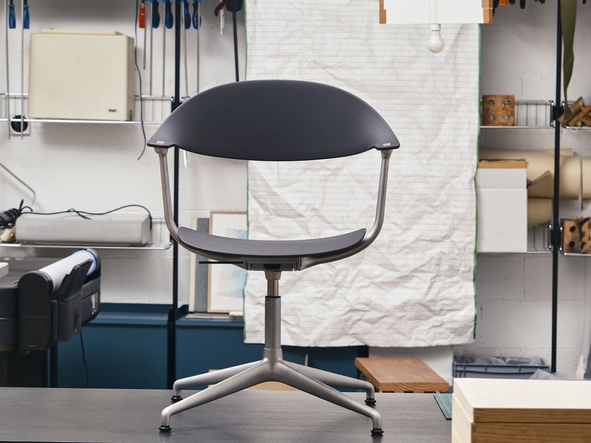 【ヴィトラ/Vitra / GOODS】のMynt / ミント プラスチック 4スターベース グライド インテリア・キッズ・メンズ・レディースファッション・服の通販 founy(ファニー) 　シンプル　Simple, Minimal　テーブル　Table, Dining Table　バランス　Balance, Style Balance　フォルム　Silhouette, Form　フランス　France, French　送料無料　Free Shipping　ビジネス 仕事 通勤　Business / Work / Commuting　ホーム・キャンプ・アウトドア・お取り寄せ　Home Living / Home & Lifestyle / Camping Gear / Outdoor Camping　家具・インテリア　Home Furniture & Interior. Stylish & Functional Living Spaces　チェア・椅子　Seating & Chairs　ダイニングチェア・木製チェア　Dining Chairs　ホーム・キャンプ・アウトドア・お取り寄せ　Home Living / Home & Lifestyle / Camping Gear / Outdoor Camping　家具・インテリア　Home Furniture & Interior. Stylish & Functional Living Spaces　チェア・椅子　Seating & Chairs　オフィスチェア・在宅ワーク用チェア　Office & Desk Chairs　シートベーシックダーク RE、フレーム / ベースブラステッドアルミニウム|ID: prp329100004927809 ipo3291000000036977325