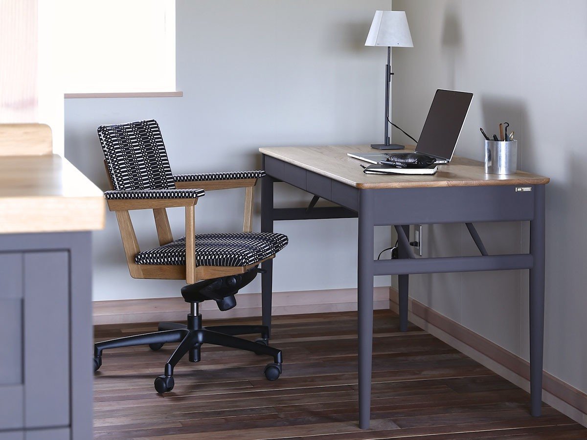 【北の住まい設計社/KITANOSUMAISEKKEISHA / GOODS】のWriting Desk / ライティング デスク インテリア・キッズ・メンズ・レディースファッション・服の通販 founy(ファニー) 　オイル　Body Oil　デスク　Desk, Work Desk　パウダー　Powder, Soft Tone　フォルム　Silhouette, Form　ホーム・キャンプ・アウトドア・お取り寄せ　Home Living / Home & Lifestyle / Camping Gear / Outdoor Camping　家具・インテリア　Home Furniture & Interior. Stylish & Functional Living Spaces　その他 インテリア雑貨、家具　Home Decor & Furniture Extras　天板:イタヤカエデ、引出し / 脚部:グラファイトグレー(エッグテンペラ塗装)|ID: prp329100004927863 ipo3291000000036977812