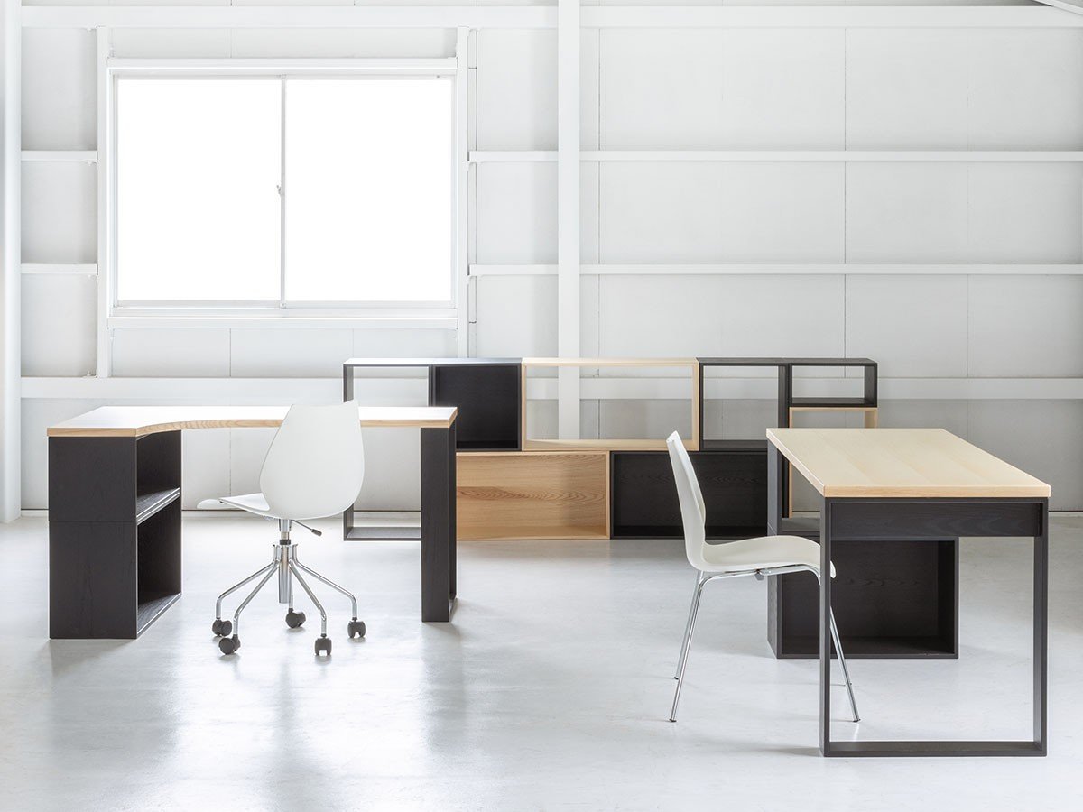 【フライミーワーク/FLYMEe Work / GOODS】のGROW 1 DESK / グロウ 1 デスク インテリア・キッズ・メンズ・レディースファッション・服の通販 founy(ファニー) 　デスク　Desk, Work Desk　バランス　Balance, Style Balance　ボックス　Boxy, Box Shape　ワーク　Workwear, Utility Style　ホーム・キャンプ・アウトドア・お取り寄せ　Home Living / Home & Lifestyle / Camping Gear / Outdoor Camping　家具・インテリア　Home Furniture & Interior. Stylish & Functional Living Spaces　その他 インテリア雑貨、家具　Home Decor & Furniture Extras　左:本商品、右:同シリーズの「グロウ 2(長方形天板)」|ID: prp329100004927911 ipo3291000000036978165