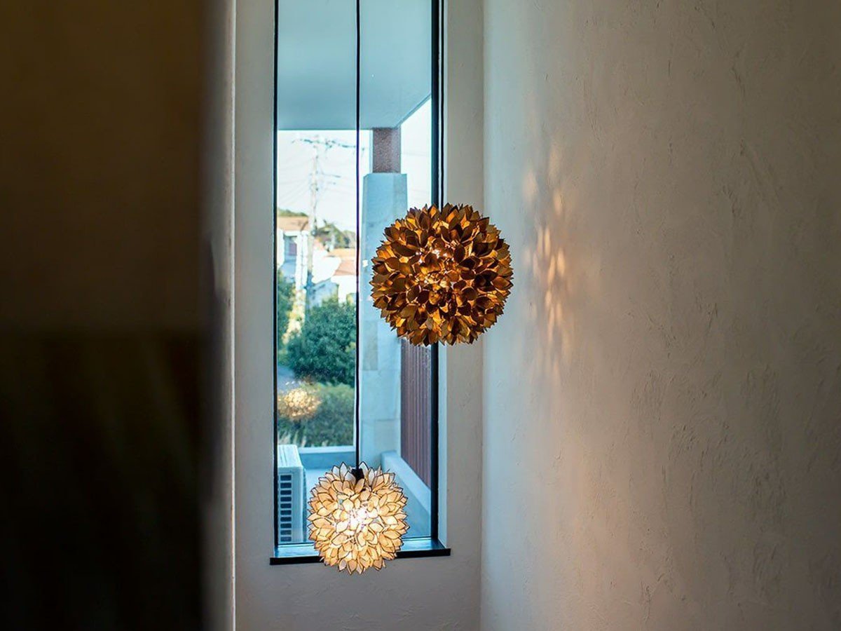 【カジャ/KAJA / GOODS】のShell Flower Lamp / シェル フラワーランプ Lサイズ インテリア・キッズ・メンズ・レディースファッション・服の通販 founy(ファニー) 　おすすめ　Recommended / Our Picks　バランス　Balance, Style Balance　フラワー　Flower, Floral　ホーム・キャンプ・アウトドア・お取り寄せ　Home Living / Home & Lifestyle / Camping Gear / Outdoor Camping　家具・インテリア　Home Furniture & Interior. Stylish & Functional Living Spaces　ライト・照明　Lamps & Lighting Fixtures　ペンダントライト・吊り下げ照明　Pendant Light / Hanging Light Fixture　シリーズでサイズ違い、カラー違いを展開しており、組み合わせでコーディネートの幅を広げることができます|ID: prp329100004928644 ipo3291000000036985140