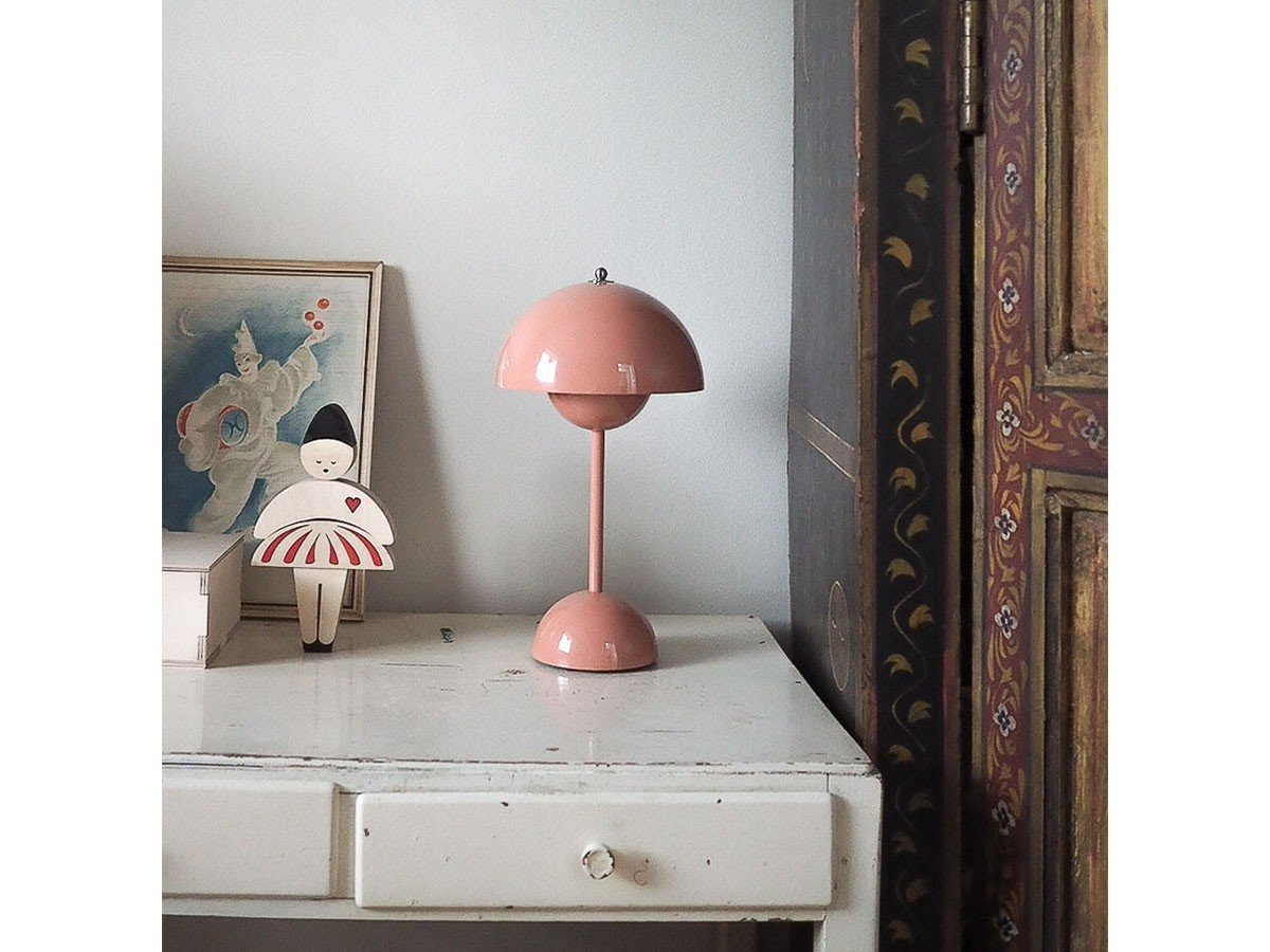 【アンドトラディション/&Tradition / GOODS】のFlowerpot VP9 / フラワーポット ポータブル VP9 インテリア・キッズ・メンズ・レディースファッション・服の通販 founy(ファニー) 　送料無料　Free Shipping　テーブル　Table, Dining Table　フラワー　Flower, Floral　軽量　Lightweight, Ultra Light　ホーム・キャンプ・アウトドア・お取り寄せ　Home Living / Home & Lifestyle / Camping Gear / Outdoor Camping　家具・インテリア　Home Furniture & Interior. Stylish & Functional Living Spaces　ライト・照明　Lamps & Lighting Fixtures　ベージュレッド|ID: prp329100004928875 ipo3291000000036988261