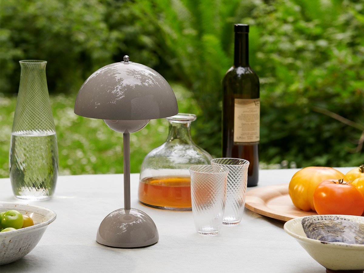 【アンドトラディション/&Tradition / GOODS】のFlowerpot VP9 / フラワーポット ポータブル VP9 インテリア・キッズ・メンズ・レディースファッション・服の通販 founy(ファニー) 　送料無料　Free Shipping　テーブル　Table, Dining Table　フラワー　Flower, Floral　軽量　Lightweight, Ultra Light　ホーム・キャンプ・アウトドア・お取り寄せ　Home Living / Home & Lifestyle / Camping Gear / Outdoor Camping　家具・インテリア　Home Furniture & Interior. Stylish & Functional Living Spaces　ライト・照明　Lamps & Lighting Fixtures　グレーベージュ|ID: prp329100004928875 ipo3291000000036988262