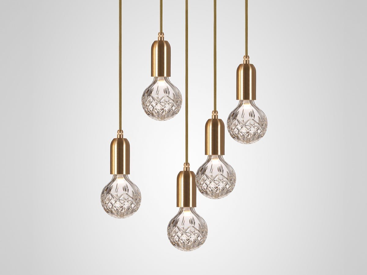 【リーブルーム/LEE BROOM / GOODS】のCRYSTAL BULB CHANDELIER 5 PIECE / クリスタルバルブ シャンデリア 5灯 インテリア・キッズ・メンズ・レディースファッション・服の通販 founy(ファニー) 　カッティング　Cutting Detail　クリスタル　Crystal, Swarovski　グラス　Glass, Eyewear　ハンド　Hand, Handmade　送料無料　Free Shipping　ホーム・キャンプ・アウトドア・お取り寄せ　Home Living / Home & Lifestyle / Camping Gear / Outdoor Camping　家具・インテリア　Home Furniture & Interior. Stylish & Functional Living Spaces　ライト・照明　Lamps & Lighting Fixtures　シャンデリア・クリスタル照明　Chandelier / Crystal Ceiling Light　本体ブラッシュドブラス、電球クリア|ID: prp329100004929053 ipo3291000000036990528