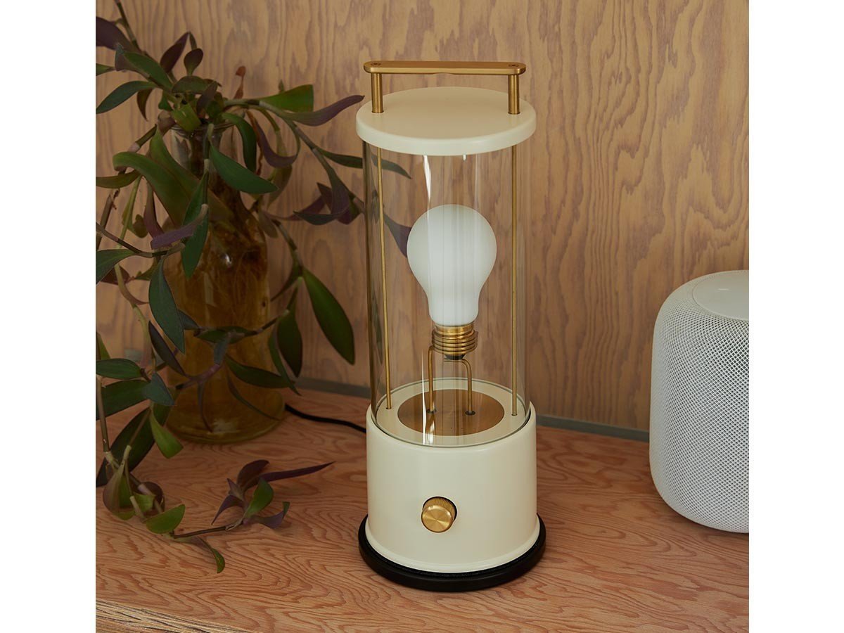 【タラ/tala / GOODS】のTHE MUSE PORTABLE SOLID BRASS / ザ・ミューズ ポータブル(ソリッドブラス) インテリア・キッズ・メンズ・レディースファッション・服の通販 founy(ファニー) 　アウトドア　Outdoor Clothing　ガーデン　Garden, Gardening　スマート　Smart, Elegant　テーブル　Table, Dining Table　ミックス　Mix, Mixed Style　ロンドン　London Style, British Inspired　送料無料　Free Shipping　おすすめ　Recommended / Our Picks　ホーム・キャンプ・アウトドア・お取り寄せ　Home Living / Home & Lifestyle / Camping Gear / Outdoor Camping　家具・インテリア　Home Furniture & Interior. Stylish & Functional Living Spaces　ライト・照明　Lamps & Lighting Fixtures　オプションで専用ワイヤレスチャージャーを追加できます。|ID: prp329100004929249 ipo3291000000036992332