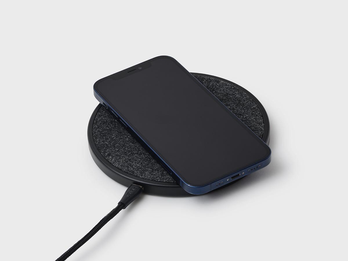 【タラ/tala / GOODS】のTHE MUSE PORTABLE SOLID BRASS / ザ・ミューズ ポータブル(ソリッドブラス) インテリア・キッズ・メンズ・レディースファッション・服の通販 founy(ファニー) 　アウトドア　Outdoor Clothing　ガーデン　Garden, Gardening　スマート　Smart, Elegant　テーブル　Table, Dining Table　ミックス　Mix, Mixed Style　ロンドン　London Style, British Inspired　送料無料　Free Shipping　おすすめ　Recommended / Our Picks　ホーム・キャンプ・アウトドア・お取り寄せ　Home Living / Home & Lifestyle / Camping Gear / Outdoor Camping　家具・インテリア　Home Furniture & Interior. Stylish & Functional Living Spaces　ライト・照明　Lamps & Lighting Fixtures　オプションの「ワイヤレスチャージャー」は、本商品以外にもスマートフォンなどワイヤレス充電(Qi規格)|ID: prp329100004929249 ipo3291000000036992340