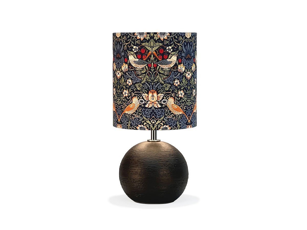 【フライミー ブラン/FLYMEe Blanc / GOODS】のTable Lamp strawberry thief / テーブルランプ(ウィリアムモリス - いちご泥棒) インテリア・キッズ・メンズ・レディースファッション・服の通販 founy(ファニー) 　送料無料　Free Shipping　テクスチャー　Texture, Textured Fabric　テーブル　Table, Dining Table　人気　Popular, Best Seller　ホーム・キャンプ・アウトドア・お取り寄せ　Home Living / Home & Lifestyle / Camping Gear / Outdoor Camping　家具・インテリア　Home Furniture & Interior. Stylish & Functional Living Spaces　ライト・照明　Lamps & Lighting Fixtures　ベースブラック|ID: prp329100004929282 ipo3291000000036992620