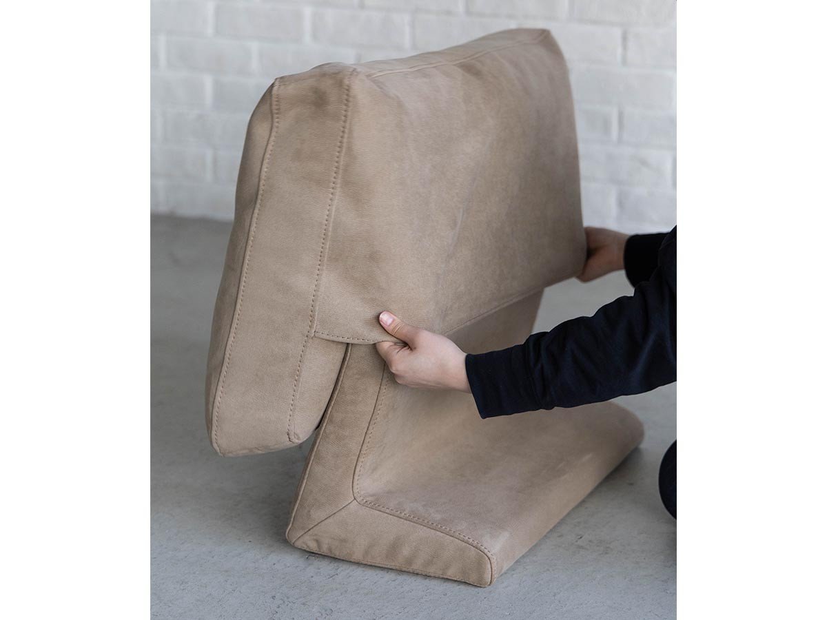 【オアシス/OASIS / GOODS】のGLOW SOFA / グロー ソファ スツールベース + 背クッション インテリア・キッズ・メンズ・レディースファッション・服の通販 founy(ファニー) 　クッション　Cushion, Throw Pillow　バランス　Balance, Style Balance　フラット　Flat, Flat Shoes　モコモコ　Fuzzy, Fluffy　モダン　Modern, Contemporary　ホーム・キャンプ・アウトドア・お取り寄せ　Home Living / Home & Lifestyle / Camping Gear / Outdoor Camping　家具・インテリア　Home Furniture & Interior. Stylish & Functional Living Spaces　ソファー　Couches & Sofas　背クッションはフレーム部分にクッションを被せる構造です。|ID: prp329100004929872 ipo3291000000036998326