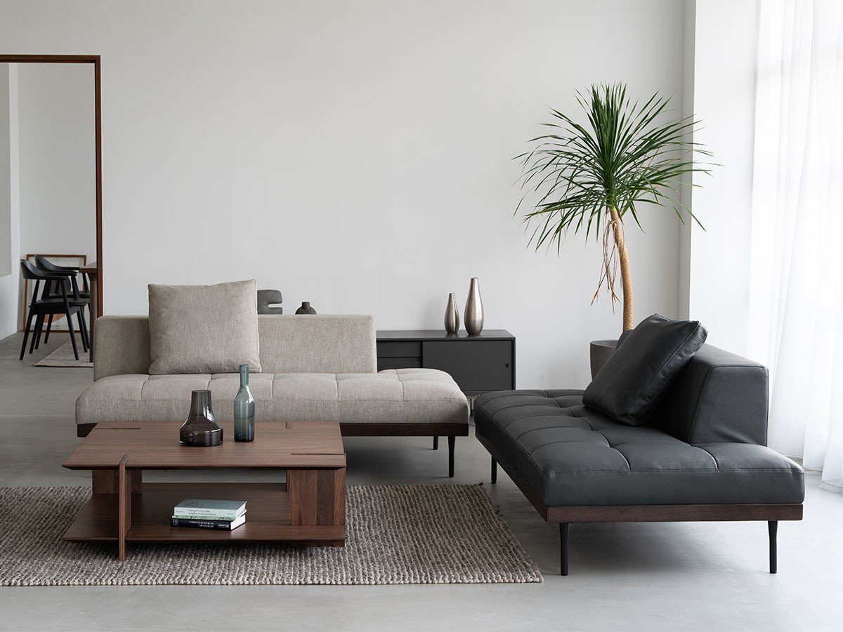 【ノーウェアライクホーム/NOWHERE LIKE HOME / GOODS】のSIGLS Sofa / シグルス 2.5人掛けソファ ファブリック インテリア・キッズ・メンズ・レディースファッション・服の通販 founy(ファニー) 　アシンメトリー　Asymmetrical Style　クッション　Cushion, Throw Pillow　ファブリック　Fabric, Textile　フォルム　Silhouette, Form　ホーム・キャンプ・アウトドア・お取り寄せ　Home Living / Home & Lifestyle / Camping Gear / Outdoor Camping　家具・インテリア　Home Furniture & Interior. Stylish & Functional Living Spaces　ソファー　Couches & Sofas　左:本商品、右:張地違いの「シルキーレザーテックス」|ID: prp329100004930417 ipo3291000000037004245