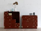 【吉野民藝/yoshino mingei / GOODS】の吉野プレミアム 80 キャビネット / 吉野プレミアム 80 キャビネット 左:同シリーズの「80 階段タンス」、右:本商品|ID: prp329100004930594 ipo3291000000037006308