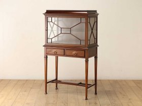 【ロイズ アンティークス/Lloyd's Antiques / GOODS】のReal Antique Edwardian Display Cabinet / 英国アンティーク家具 エドウォーディアン ディスプレイ キャビネット QJ001093 人気、トレンドファッション・服の通販 founy(ファニー) アンティーク Antique-Inspired ガラス Glass, Glassware ホーム・キャンプ・アウトドア・お取り寄せ Home Living / Home & Lifestyle / Camping Gear / Outdoor Camping 家具・インテリア Home Furniture & Interior. Stylish & Functional Living Spaces 収納家具・キャビネット Storage Furniture 収納キャビネット・扉付き棚 Cabinet / Storage Cabinet |ID:prp329100004930838