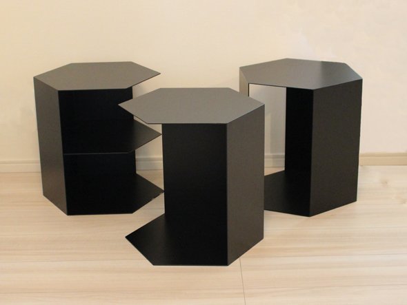 【三代目板金屋/Bankinya / GOODS】のhoneycomb / ハニカム 交互開放型(ブラック) インテリア・キッズ・メンズ・レディースファッション・服の通販 founy(ファニー) 　送料無料　Free Shipping　おすすめ　Recommended / Our Picks　シルバー　Silver, Metallic Silver　テーブル　Table, Dining Table　ミックス　Mix, Mixed Style　ホーム・キャンプ・アウトドア・お取り寄せ　Home Living / Home & Lifestyle / Camping Gear / Outdoor Camping　家具・インテリア　Home Furniture & Interior. Stylish & Functional Living Spaces　収納家具・キャビネット　Storage Furniture　シェルフ・オープンラック・収納棚　Open Shelf Rack　左奥:前面開放型 / 棚板付き、中央:前面開放型、右奥:交互開放型(本商品)|ID: prp329100004930998 ipo3291000000037009798