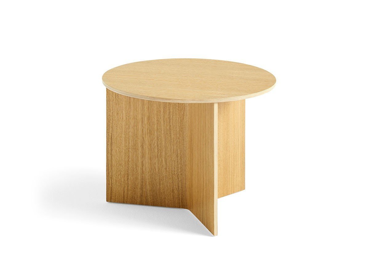 【ヘイ/HAY / GOODS】のSLIT TABLE WOOD ROUND SIDE TABLE / スリットテーブル ウッド ラウンドサイドテーブル 人気、トレンドファッション・服の通販 founy(ファニー) 　送料無料　Free Shipping　おすすめ　Recommended / Our Picks　ウッド　Wooden Design　コンパクト　Compact, Small Size　シンプル　Simple, Minimal　スリット　Slit, Slit Detail　スリム　Slim, Slim Fit　テーブル　Table, Dining Table　フォルム　Silhouette, Form　ラウンド　Round, Round Neck　ホーム・キャンプ・アウトドア・お取り寄せ　Home Living / Home & Lifestyle / Camping Gear / Outdoor Camping　家具・インテリア　Home Furniture & Interior. Stylish & Functional Living Spaces　テーブル　Dining, Coffee & Side Tables　サイドテーブル・ナイトテーブル　Side & End Tables　 other-1|ID: prp329100004931329 ipo3291000000037012837