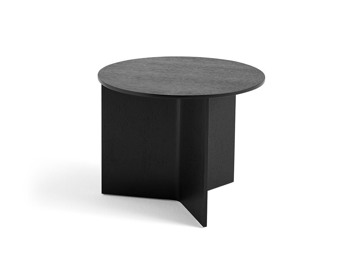 【ヘイ/HAY / GOODS】のSLIT TABLE WOOD ROUND SIDE TABLE / スリットテーブル ウッド ラウンドサイドテーブル インテリア・キッズ・メンズ・レディースファッション・服の通販 founy(ファニー) 　送料無料　Free Shipping　おすすめ　Recommended / Our Picks　ウッド　Wooden Design　コンパクト　Compact, Small Size　シンプル　Simple, Minimal　スリット　Slit, Slit Detail　スリム　Slim, Slim Fit　テーブル　Table, Dining Table　フォルム　Silhouette, Form　ラウンド　Round, Round Neck　ホーム・キャンプ・アウトドア・お取り寄せ　Home Living / Home & Lifestyle / Camping Gear / Outdoor Camping　家具・インテリア　Home Furniture & Interior. Stylish & Functional Living Spaces　テーブル　Dining, Coffee & Side Tables　サイドテーブル・ナイトテーブル　Side & End Tables　ブラック|ID: prp329100004931329 ipo3291000000037012840