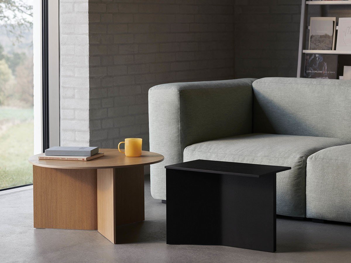 【ヘイ/HAY / GOODS】のSLIT TABLE WOOD ROUND SIDE TABLE / スリットテーブル ウッド ラウンドサイドテーブル インテリア・キッズ・メンズ・レディースファッション・服の通販 founy(ファニー) 　送料無料　Free Shipping　おすすめ　Recommended / Our Picks　ウッド　Wooden Design　コンパクト　Compact, Small Size　シンプル　Simple, Minimal　スリット　Slit, Slit Detail　スリム　Slim, Slim Fit　テーブル　Table, Dining Table　フォルム　Silhouette, Form　ラウンド　Round, Round Neck　ホーム・キャンプ・アウトドア・お取り寄せ　Home Living / Home & Lifestyle / Camping Gear / Outdoor Camping　家具・インテリア　Home Furniture & Interior. Stylish & Functional Living Spaces　テーブル　Dining, Coffee & Side Tables　サイドテーブル・ナイトテーブル　Side & End Tables　参考イメージ|ID: prp329100004931329 ipo3291000000037012848