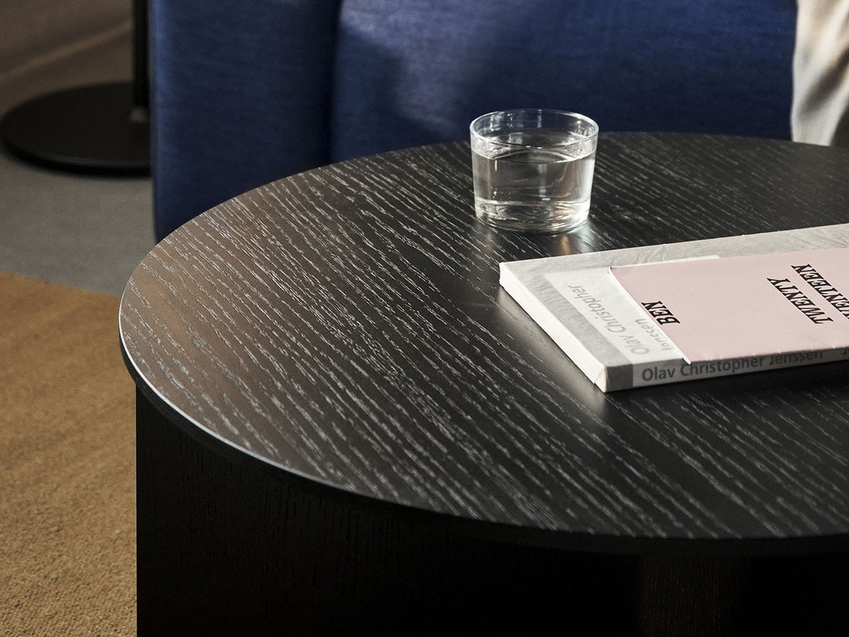 【ヘイ/HAY / GOODS】のSLIT TABLE WOOD ROUND SIDE TABLE / スリットテーブル ウッド ラウンドサイドテーブル インテリア・キッズ・メンズ・レディースファッション・服の通販 founy(ファニー) 　送料無料　Free Shipping　おすすめ　Recommended / Our Picks　ウッド　Wooden Design　コンパクト　Compact, Small Size　シンプル　Simple, Minimal　スリット　Slit, Slit Detail　スリム　Slim, Slim Fit　テーブル　Table, Dining Table　フォルム　Silhouette, Form　ラウンド　Round, Round Neck　ホーム・キャンプ・アウトドア・お取り寄せ　Home Living / Home & Lifestyle / Camping Gear / Outdoor Camping　家具・インテリア　Home Furniture & Interior. Stylish & Functional Living Spaces　テーブル　Dining, Coffee & Side Tables　サイドテーブル・ナイトテーブル　Side & End Tables　参考イメージ|ID: prp329100004931329 ipo3291000000037012852