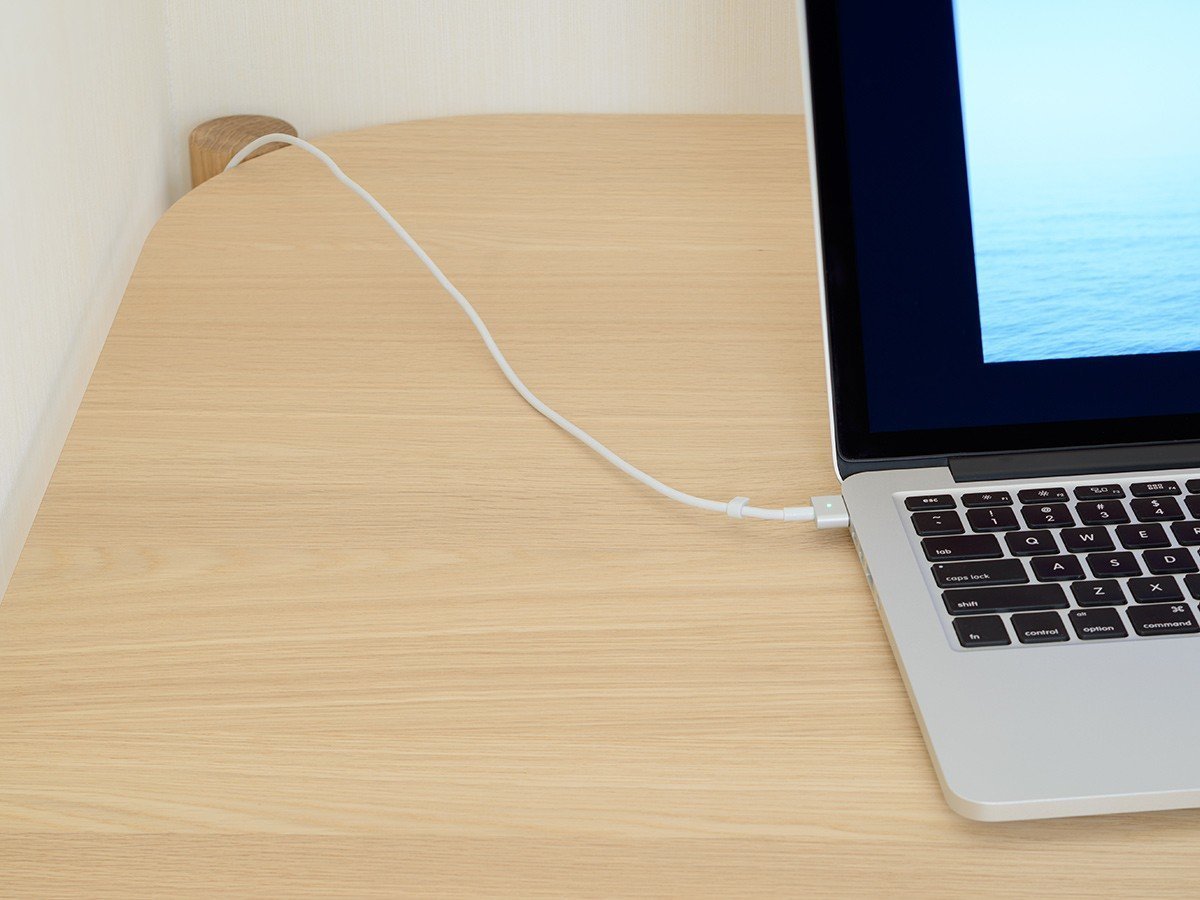 【カリモクニュースタンダード/KARIMOKU NEW STANDARD / GOODS】のCASTOR TABLE 150 / キャストールテーブル 150 インテリア・キッズ・メンズ・レディースファッション・服の通販 founy(ファニー) 　コンパクト　Compact, Small Size　シンプル　Simple, Minimal　テーブル　Table, Dining Table　デスク　Desk, Work Desk　パターン　Pattern, Design Print　おすすめ　Recommended / Our Picks　ホーム・キャンプ・アウトドア・お取り寄せ　Home Living / Home & Lifestyle / Camping Gear / Outdoor Camping　家具・インテリア　Home Furniture & Interior. Stylish & Functional Living Spaces　テーブル　Dining, Coffee & Side Tables　ダイニングテーブル・食卓テーブル　Dining Tables　脚と天板の隙間を利用した配線も可能です。|ID: prp329100004931471 ipo3291000000037014057