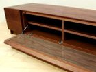 【フライミー ヴェール/FLYMEe vert / GOODS】のTV Board / テレビボード #3818 中央のフラップダウン扉の前板は、強化ガラスに突板を貼り上げた仕様のため、扉を閉じたままリモコン操作が|ID: prp329100004939323 ipo3291000000037064586