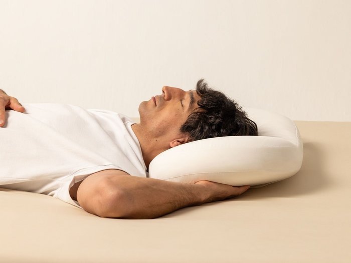 【オーストリッチピロー/Ostrichpillow / GOODS】のMEMORY FOAM BED PILLOW / メモリーフォームベッドピロー(パウダーホワイト) インテリア・キッズ・メンズ・レディースファッション・服の通販 founy(ファウニー) https://founy.com/ コンパクト Compact, Small Size パウダー Powder, Soft Tone フォーム Form リラックス Relax, Relaxed Fit 送料無料 Free Shipping 旅行 Travel ホーム・キャンプ・アウトドア・お取り寄せ Home Living / Home & Lifestyle / Camping Gear / Outdoor Camping 家具・インテリア Home Furniture & Interior. Stylish & Functional Living Spaces その他 インテリア雑貨、家具 Home Decor & Furniture Extras |ID: prp329100004939407 ipo3291000000037065204