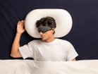 【オーストリッチピロー/Ostrichpillow / GOODS】のMEMORY FOAM BED PILLOW / メモリーフォームベッドピロー(パウダーホワイト) 高品質なドイツBASF社製メモリーフォームを採用。「3-in-1」設計により、高さの異なる構造が頭・|ID: prp329100004939407 ipo3291000000037065207