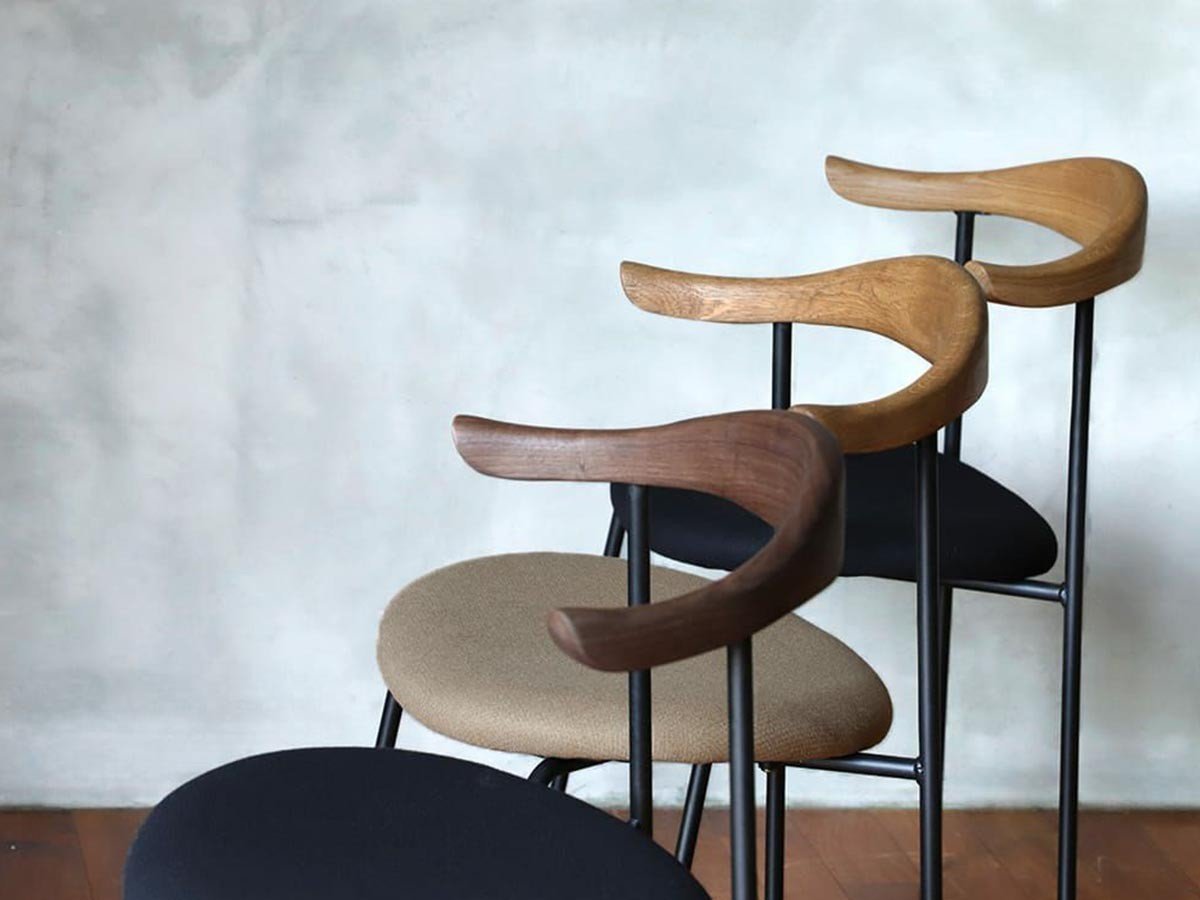 【アデペシュ/a.depeche / GOODS】のmoboun chair / モブウン チェア インテリア・キッズ・メンズ・レディースファッション・服の通販 founy(ファニー) 　スリム　Slim, Slim Fit　フレーム　Frame, Outline　モダン　Modern, Contemporary　ホーム・キャンプ・アウトドア・お取り寄せ　Home Living / Home & Lifestyle / Camping Gear / Outdoor Camping　家具・インテリア　Home Furniture & Interior. Stylish & Functional Living Spaces　チェア・椅子　Seating & Chairs　ダイニングチェア・木製チェア　Dining Chairs　アームカラー / 張地:(奥から)オーク ナチュラル / ブラック、オーク ブラウン / ダークベー|ID: prp329100004939594 ipo3291000000037067270