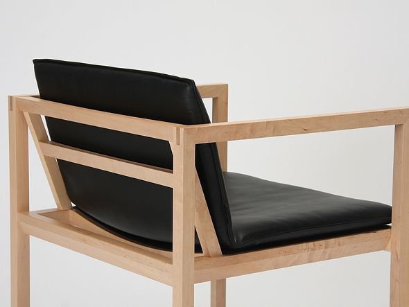 【カリモクニュースタンダード/KARIMOKU NEW STANDARD / GOODS】のREN / レン インテリア・キッズ・メンズ・レディースファッション・服の通販 founy(ファニー) 　おすすめ　Recommended / Our Picks　クッション　Cushion, Throw Pillow　ファブリック　Fabric, Textile　フレーム　Frame, Outline　ホーム・キャンプ・アウトドア・お取り寄せ　Home Living / Home & Lifestyle / Camping Gear / Outdoor Camping　家具・インテリア　Home Furniture & Interior. Stylish & Functional Living Spaces　チェア・椅子　Seating & Chairs　ダイニングチェア・木製チェア　Dining Chairs　横方向や背面から見ると、細いフレームがまるで建築物のように美しく組み合わさっていることがわかります。|ID: prp329100004939610 ipo3291000000037067477