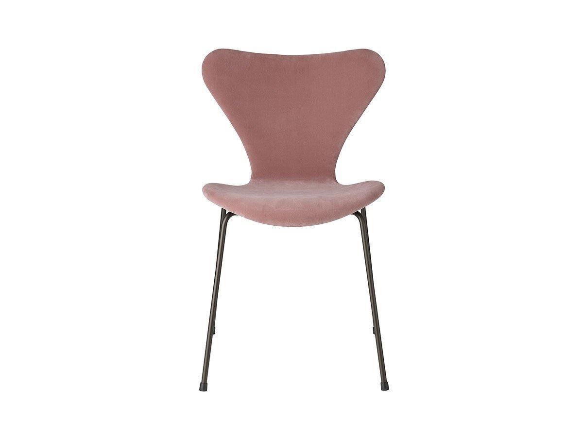 【フリッツ ハンセン/FRITZ HANSEN / GOODS】のSERIES 7 / セブンチェア フルパディング ベルベット 3107 インテリア・キッズ・メンズ・レディースファッション・服の通販 founy(ファニー) 　コーティング　Coating, Coated Finish　シンプル　Simple, Minimal　バランス　Balance, Style Balance　パウダー　Powder, Soft Tone　ファブリック　Fabric, Textile　フォルム　Silhouette, Form　フォーマル　Formal, Dressy　ベルベット　Velvet, Velvety　モダン　Modern, Contemporary　送料無料　Free Shipping　ホーム・キャンプ・アウトドア・お取り寄せ　Home Living / Home & Lifestyle / Camping Gear / Outdoor Camping　家具・インテリア　Home Furniture & Interior. Stylish & Functional Living Spaces　チェア・椅子　Seating & Chairs　ダイニングチェア・木製チェア　Dining Chairs　|ID: prp329100004939628 ipo3291000000037067653