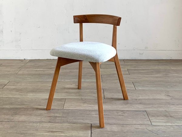 【プーロ/PURO / GOODS】のSIDE CHAIR / サイドチェア インテリア・キッズ・メンズ・レディースファッション・服の通販 founy(ファニー) 　スプリング　Spring, Spring Collection　タオル　Towel, Bath Towel　デスク　Desk, Work Desk　ファブリック　Fabric, Textile　フォーム　Form　フランス　France, French　フレーム　Frame, Outline　モダン　Modern, Contemporary　送料無料　Free Shipping　おすすめ　Recommended / Our Picks　ホーム・キャンプ・アウトドア・お取り寄せ　Home Living / Home & Lifestyle / Camping Gear / Outdoor Camping　家具・インテリア　Home Furniture & Interior. Stylish & Functional Living Spaces　チェア・椅子　Seating & Chairs　ダイニングチェア・木製チェア　Dining Chairs　張地:ホワイト|ID: prp329100004939674 ipo3291000000037068228