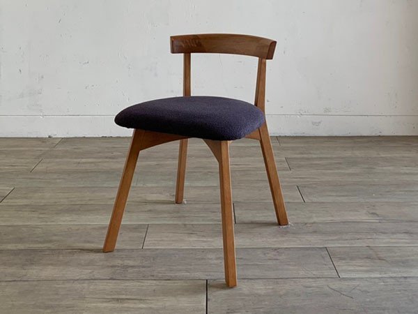 【プーロ/PURO / GOODS】のSIDE CHAIR / サイドチェア インテリア・キッズ・メンズ・レディースファッション・服の通販 founy(ファニー) 　スプリング　Spring, Spring Collection　タオル　Towel, Bath Towel　デスク　Desk, Work Desk　ファブリック　Fabric, Textile　フォーム　Form　フランス　France, French　フレーム　Frame, Outline　モダン　Modern, Contemporary　送料無料　Free Shipping　おすすめ　Recommended / Our Picks　ホーム・キャンプ・アウトドア・お取り寄せ　Home Living / Home & Lifestyle / Camping Gear / Outdoor Camping　家具・インテリア　Home Furniture & Interior. Stylish & Functional Living Spaces　チェア・椅子　Seating & Chairs　ダイニングチェア・木製チェア　Dining Chairs　張地:プラム|ID: prp329100004939674 ipo3291000000037068233