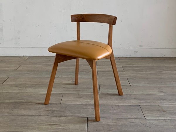 【プーロ/PURO / GOODS】のSIDE CHAIR / サイドチェア インテリア・キッズ・メンズ・レディースファッション・服の通販 founy(ファニー) 　スプリング　Spring, Spring Collection　タオル　Towel, Bath Towel　デスク　Desk, Work Desk　ファブリック　Fabric, Textile　フォーム　Form　フランス　France, French　フレーム　Frame, Outline　モダン　Modern, Contemporary　送料無料　Free Shipping　おすすめ　Recommended / Our Picks　ホーム・キャンプ・アウトドア・お取り寄せ　Home Living / Home & Lifestyle / Camping Gear / Outdoor Camping　家具・インテリア　Home Furniture & Interior. Stylish & Functional Living Spaces　チェア・椅子　Seating & Chairs　ダイニングチェア・木製チェア　Dining Chairs　張地:レザー / タン|ID: prp329100004939674 ipo3291000000037068234