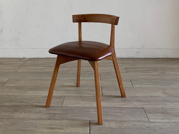 【プーロ/PURO / GOODS】のSIDE CHAIR / サイドチェア インテリア・キッズ・メンズ・レディースファッション・服の通販 founy(ファニー) 　スプリング　Spring, Spring Collection　タオル　Towel, Bath Towel　デスク　Desk, Work Desk　ファブリック　Fabric, Textile　フォーム　Form　フランス　France, French　フレーム　Frame, Outline　モダン　Modern, Contemporary　送料無料　Free Shipping　おすすめ　Recommended / Our Picks　ホーム・キャンプ・アウトドア・お取り寄せ　Home Living / Home & Lifestyle / Camping Gear / Outdoor Camping　家具・インテリア　Home Furniture & Interior. Stylish & Functional Living Spaces　チェア・椅子　Seating & Chairs　ダイニングチェア・木製チェア　Dining Chairs　張地:レザー / ブラウン|ID: prp329100004939674 ipo3291000000037068235