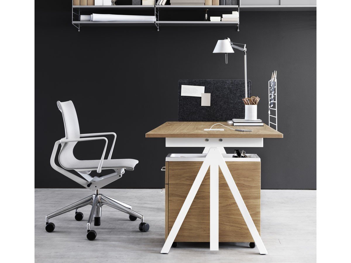 【ストリングファニチャー/String Furniture / GOODS】のWorks Work Desk / ワークス ワークデスク 幅120cm オーク天板 インテリア・キッズ・メンズ・レディースファッション・服の通販 founy(ファニー) 　エレガント 上品　Elegant　テーブル　Table, Dining Table　デスク　Desk, Work Desk　リバーシブル　Reversible, Two-Sided　ワーク　Workwear, Utility Style　ホーム・キャンプ・アウトドア・お取り寄せ　Home Living / Home & Lifestyle / Camping Gear / Outdoor Camping　家具・インテリア　Home Furniture & Interior. Stylish & Functional Living Spaces　その他 インテリア雑貨、家具　Home Decor & Furniture Extras　脚部ホワイト|ID: prp329100004939860 ipo3291000000037069975