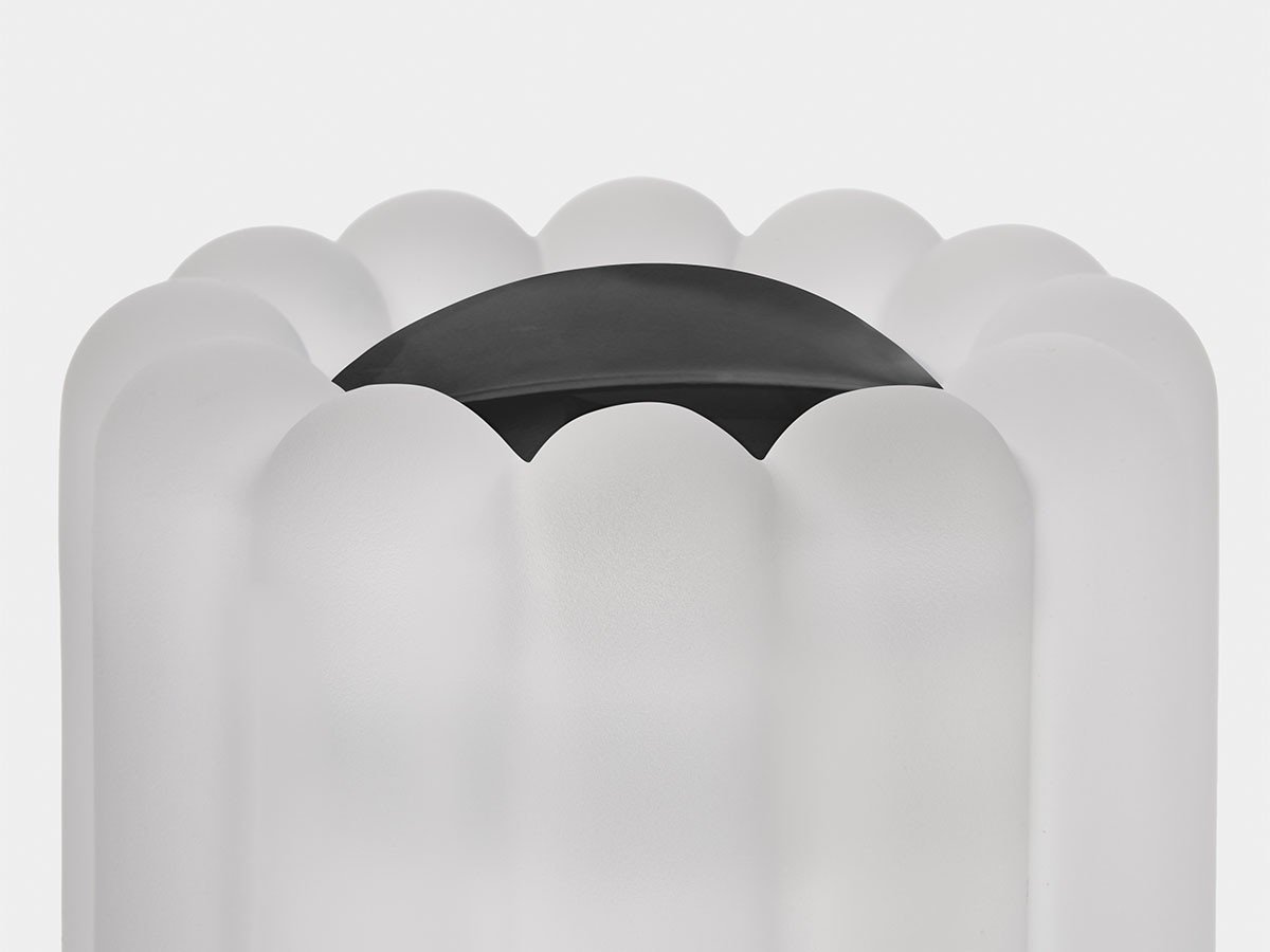 【トム ディクソン/Tom Dixon / GOODS】のPress Table / プレス テーブル インテリア・キッズ・メンズ・レディースファッション・服の通販 founy(ファニー) 　送料無料　Free Shipping　エレガント 上品　Elegant　ガラス　Glass, Glassware　テーブル　Table, Dining Table　ホーム・キャンプ・アウトドア・お取り寄せ　Home Living / Home & Lifestyle / Camping Gear / Outdoor Camping　家具・インテリア　Home Furniture & Interior. Stylish & Functional Living Spaces　ライト・照明　Lamps & Lighting Fixtures　化粧カバー「ブラック」使用時|ID: prp329100004940239 ipo3291000000037074667