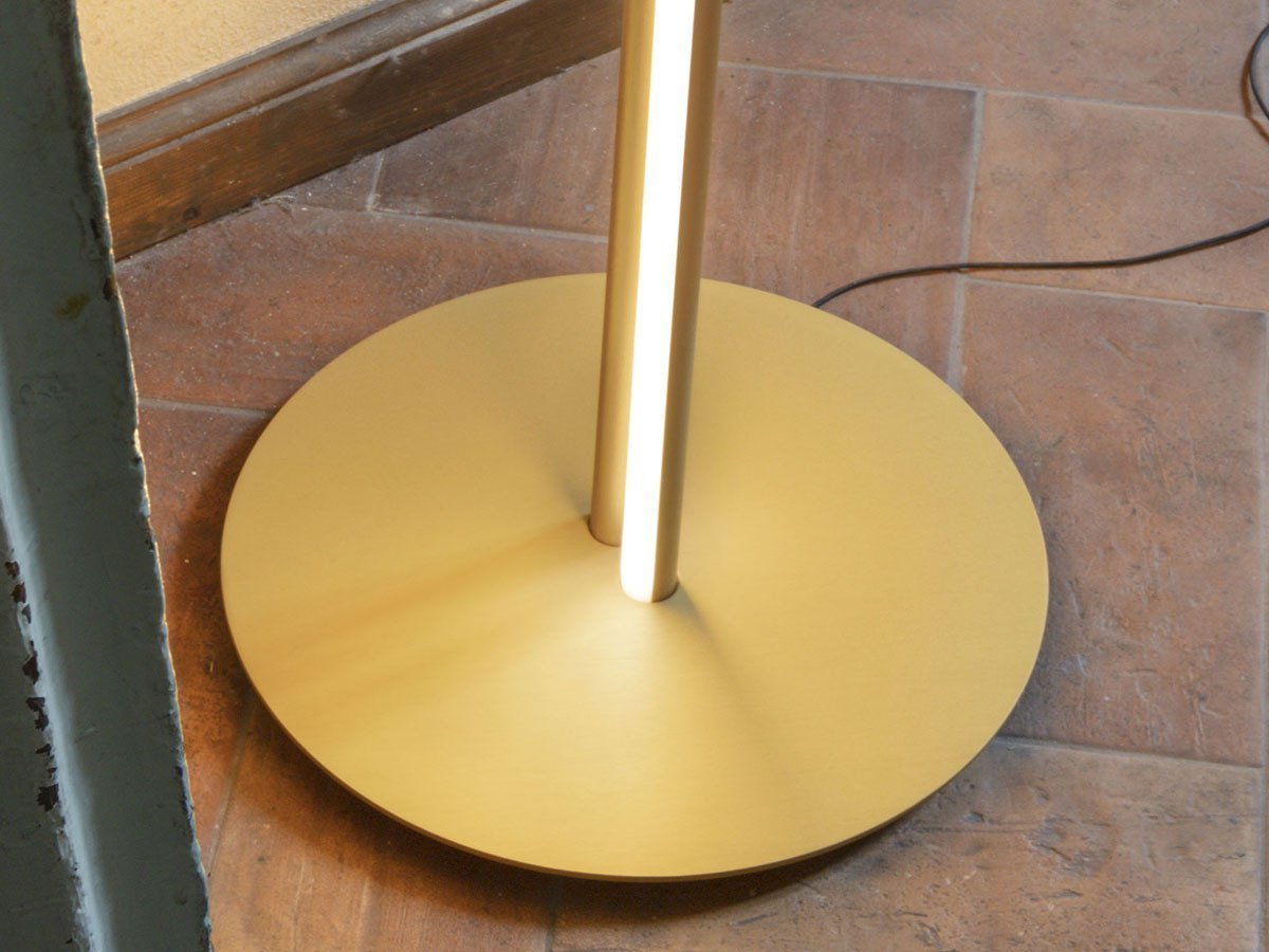 【フロス/FLOS / GOODS】のCOORDINATES FLOOR / コーディネーツ フロア インテリア・キッズ・メンズ・レディースファッション・服の通販 founy(ファニー) 　エレガント 上品　Elegant　コレクション　Collection, Seasonal Line　シリコン　Silicone, Silicone Material　ニューヨーク　New York, NYC Style　ロンドン　London Style, British Inspired　送料無料　Free Shipping　ホーム・キャンプ・アウトドア・お取り寄せ　Home Living / Home & Lifestyle / Camping Gear / Outdoor Camping　家具・インテリア　Home Furniture & Interior. Stylish & Functional Living Spaces　ライト・照明　Lamps & Lighting Fixtures　フロアランプ・スタンドライト　Floor Lamp / Standing Lamp　発光面は90度ずつ角度調整が可能です。|ID: prp329100004940285 ipo3291000000037075131