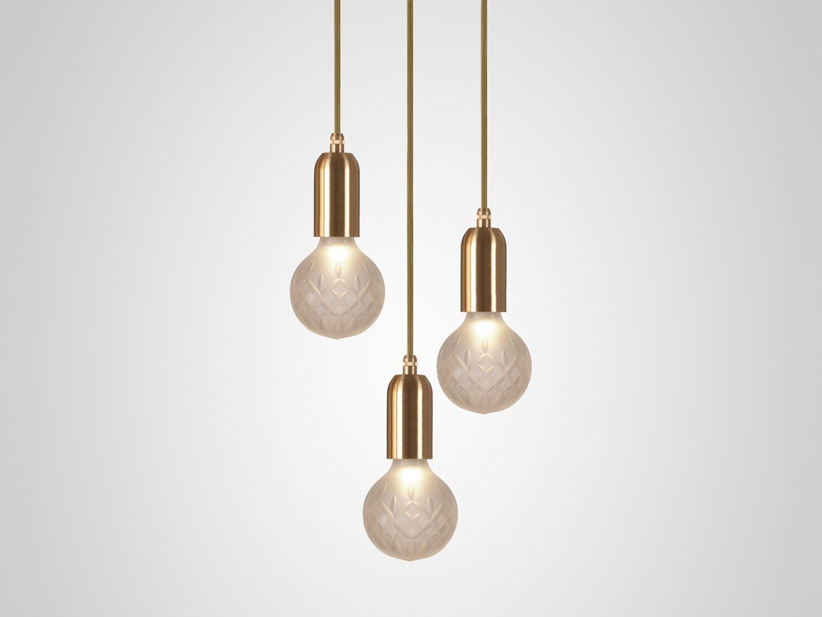 【リーブルーム/LEE BROOM / GOODS】のCRYSTAL BULB CHANDELIER 3 PIECE / クリスタルバルブ シャンデリア 3灯 インテリア・キッズ・メンズ・レディースファッション・服の通販 founy(ファニー) 　カッティング　Cutting Detail　クリスタル　Crystal, Swarovski　グラス　Glass, Eyewear　ハンド　Hand, Handmade　送料無料　Free Shipping　ホーム・キャンプ・アウトドア・お取り寄せ　Home Living / Home & Lifestyle / Camping Gear / Outdoor Camping　家具・インテリア　Home Furniture & Interior. Stylish & Functional Living Spaces　ライト・照明　Lamps & Lighting Fixtures　シャンデリア・クリスタル照明　Chandelier / Crystal Ceiling Light　本体ブラッシュドブラス、電球フロスト|ID: prp329100004940308 ipo3291000000037075353