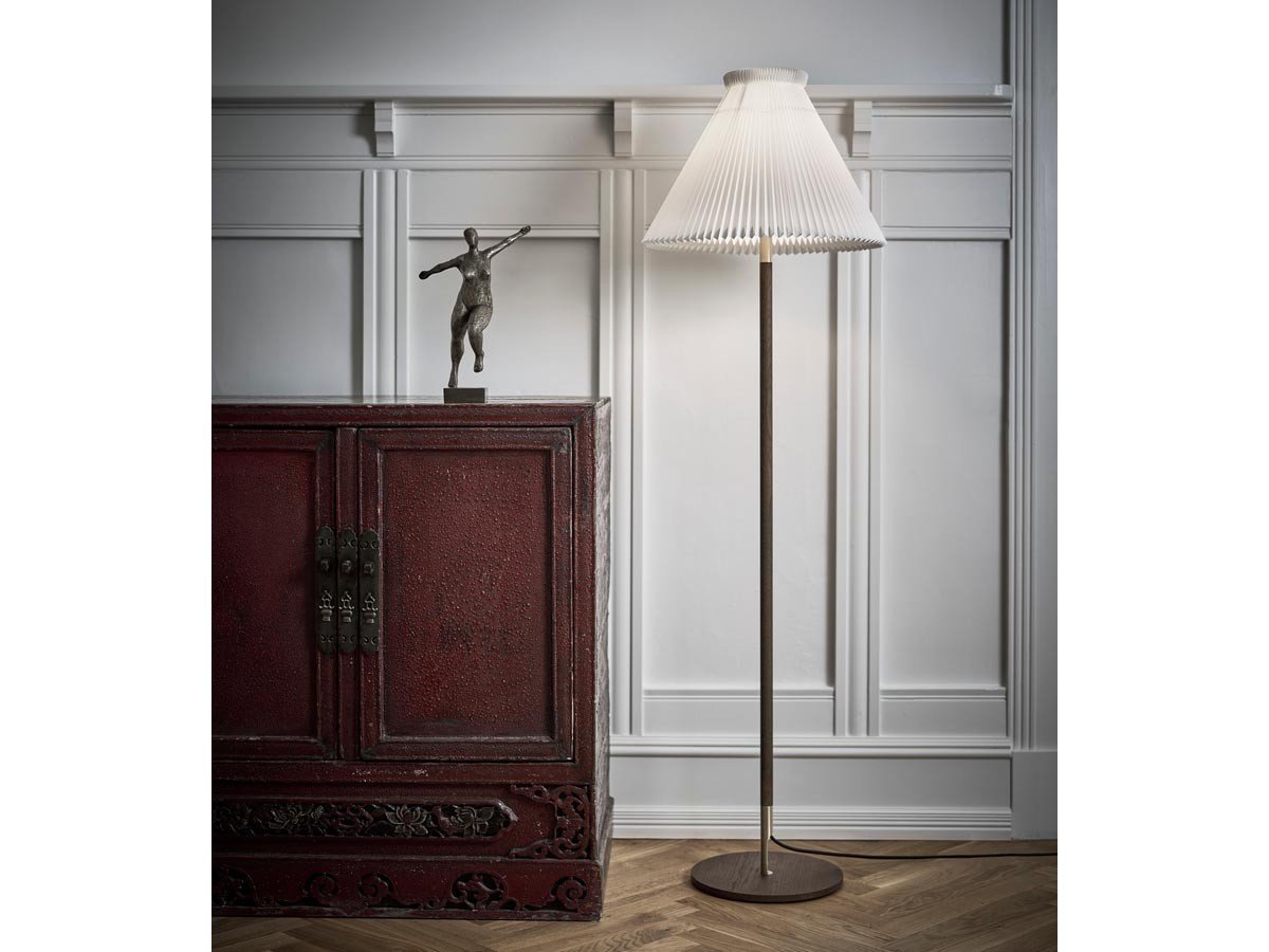 【レ クリント/LE KLINT / GOODS】のFLOOR LAMP 328 LK80 / フロアランプ 328 LK80(ライトオーク) インテリア・キッズ・メンズ・レディースファッション・服の通販 founy(ファニー) 　クラシック　Classic, Timeless Style　シンプル　Simple, Minimal　ハンド　Hand, Handmade　フォルム　Silhouette, Form　プリーツ　Pleats, Pleated　モダン　Modern, Contemporary　送料無料　Free Shipping　ホーム・キャンプ・アウトドア・お取り寄せ　Home Living / Home & Lifestyle / Camping Gear / Outdoor Camping　家具・インテリア　Home Furniture & Interior. Stylish & Functional Living Spaces　ライト・照明　Lamps & Lighting Fixtures　フロアランプ・スタンドライト　Floor Lamp / Standing Lamp　|ID: prp329100004940432 ipo3291000000037076447