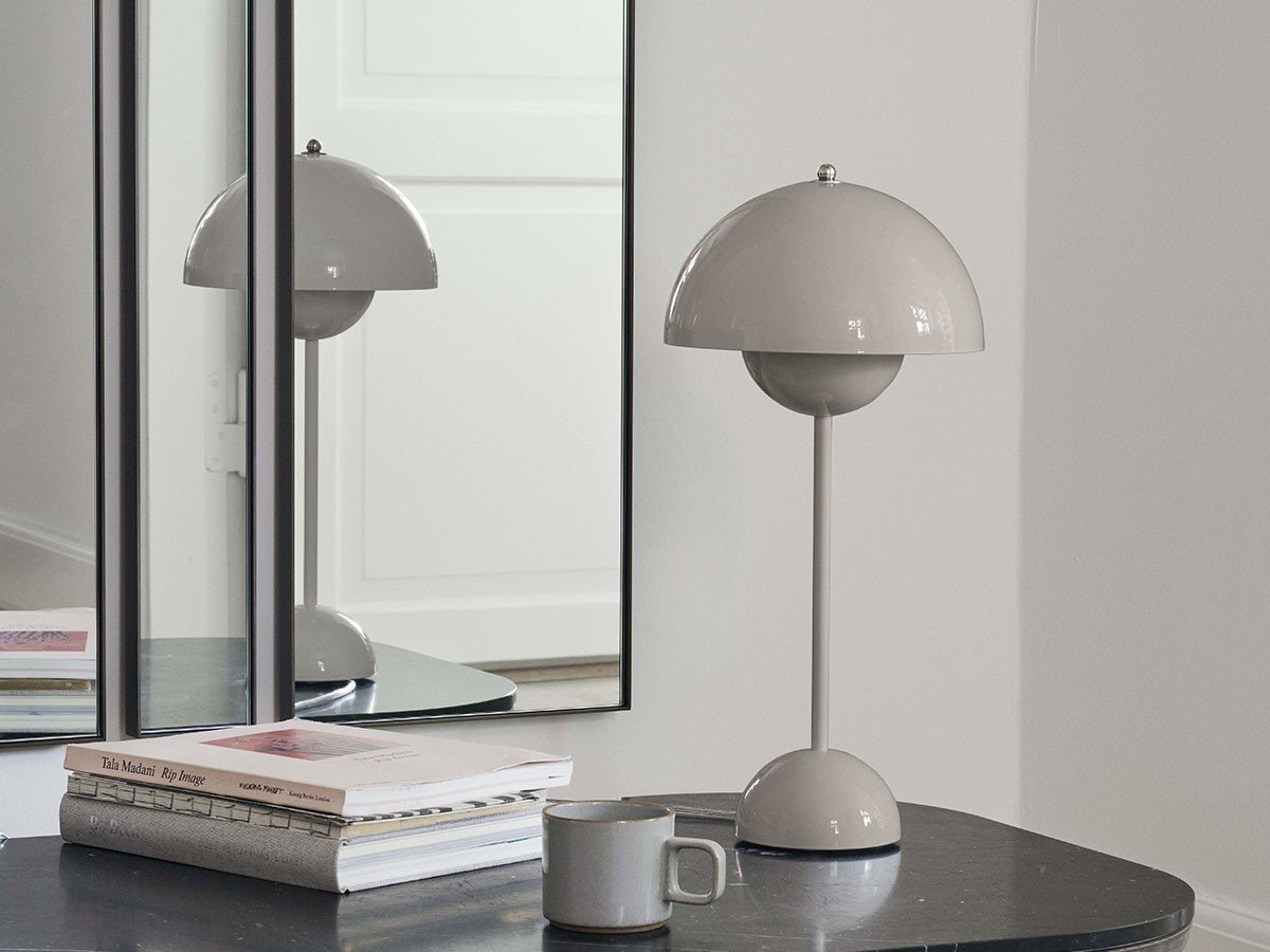 【アンドトラディション/&Tradition / GOODS】のFlowerpot Table VP3 / フラワーポット テーブルランプ VP3 インテリア・キッズ・メンズ・レディースファッション・服の通販 founy(ファニー) 　送料無料　Free Shipping　テーブル　Table, Dining Table　フラワー　Flower, Floral　ホーム・キャンプ・アウトドア・お取り寄せ　Home Living / Home & Lifestyle / Camping Gear / Outdoor Camping　家具・インテリア　Home Furniture & Interior. Stylish & Functional Living Spaces　ライト・照明　Lamps & Lighting Fixtures　グレーベージュ|ID: prp329100004940455 ipo3291000000037076676