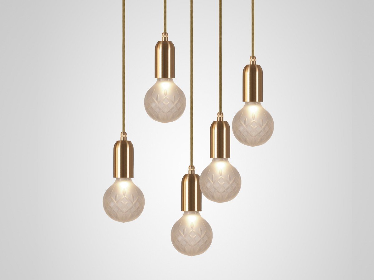 【リーブルーム/LEE BROOM / GOODS】のCRYSTAL BULB CHANDELIER 5 PIECE / クリスタルバルブ シャンデリア 5灯 インテリア・キッズ・メンズ・レディースファッション・服の通販 founy(ファニー) 　カッティング　Cutting Detail　クリスタル　Crystal, Swarovski　グラス　Glass, Eyewear　ハンド　Hand, Handmade　送料無料　Free Shipping　ホーム・キャンプ・アウトドア・お取り寄せ　Home Living / Home & Lifestyle / Camping Gear / Outdoor Camping　家具・インテリア　Home Furniture & Interior. Stylish & Functional Living Spaces　ライト・照明　Lamps & Lighting Fixtures　シャンデリア・クリスタル照明　Chandelier / Crystal Ceiling Light　本体ブラッシュドブラス、電球フロスト|ID: prp329100004940457 ipo3291000000037076717