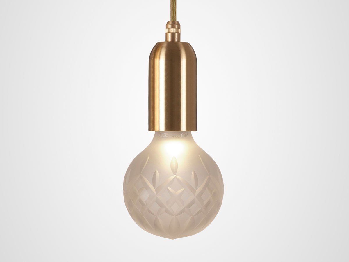 【リーブルーム/LEE BROOM / GOODS】のCRYSTAL BULB CHANDELIER 5 PIECE / クリスタルバルブ シャンデリア 5灯 インテリア・キッズ・メンズ・レディースファッション・服の通販 founy(ファニー) 　カッティング　Cutting Detail　クリスタル　Crystal, Swarovski　グラス　Glass, Eyewear　ハンド　Hand, Handmade　送料無料　Free Shipping　ホーム・キャンプ・アウトドア・お取り寄せ　Home Living / Home & Lifestyle / Camping Gear / Outdoor Camping　家具・インテリア　Home Furniture & Interior. Stylish & Functional Living Spaces　ライト・照明　Lamps & Lighting Fixtures　シャンデリア・クリスタル照明　Chandelier / Crystal Ceiling Light　本体ブラッシュドブラス、電球フロスト|ID: prp329100004940457 ipo3291000000037076718